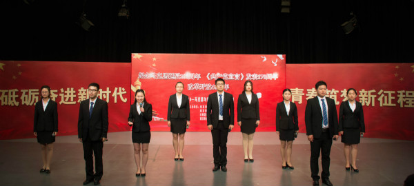 21点游戏在线
研究生在“2018—马克思与我们同行”朗诵比赛中荣获佳绩