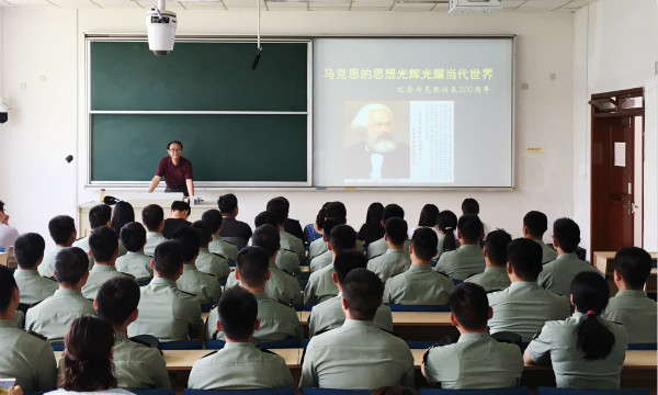 21点游戏在线
举办“《共产党宣言》及其时代意义”主题学术讲座