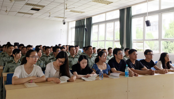 21点游戏在线
举办“《共产党宣言》及其时代意义”主题学术讲座