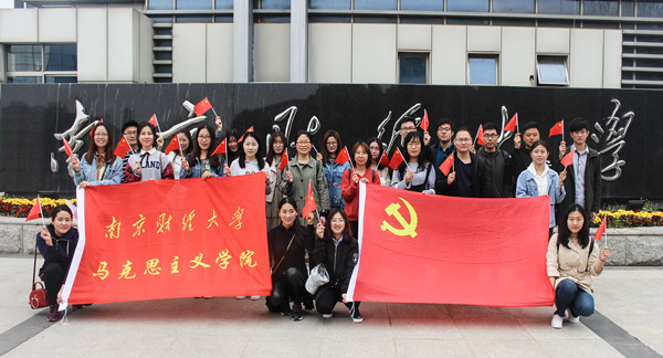 21点游戏在线
组织研究生观看纪录片《厉害了,我的国》